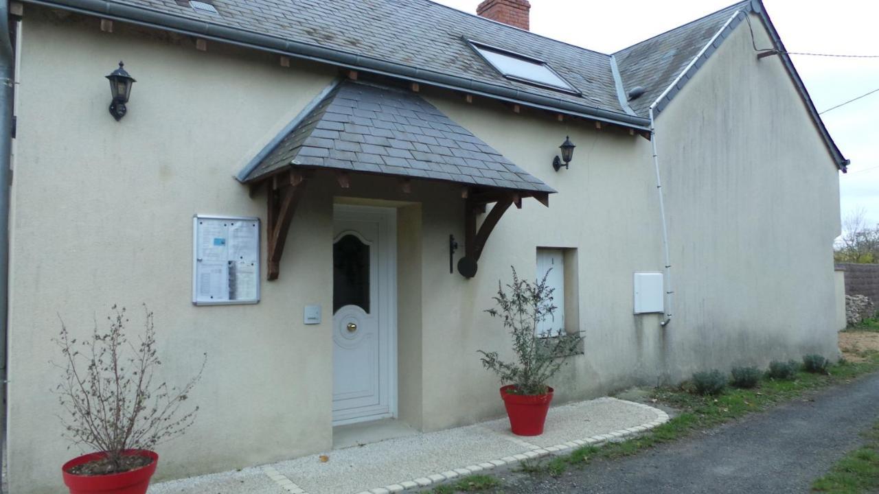 Chambre D'Hotes Mansardee Saint-Ouen-les-Vignes Exteriör bild