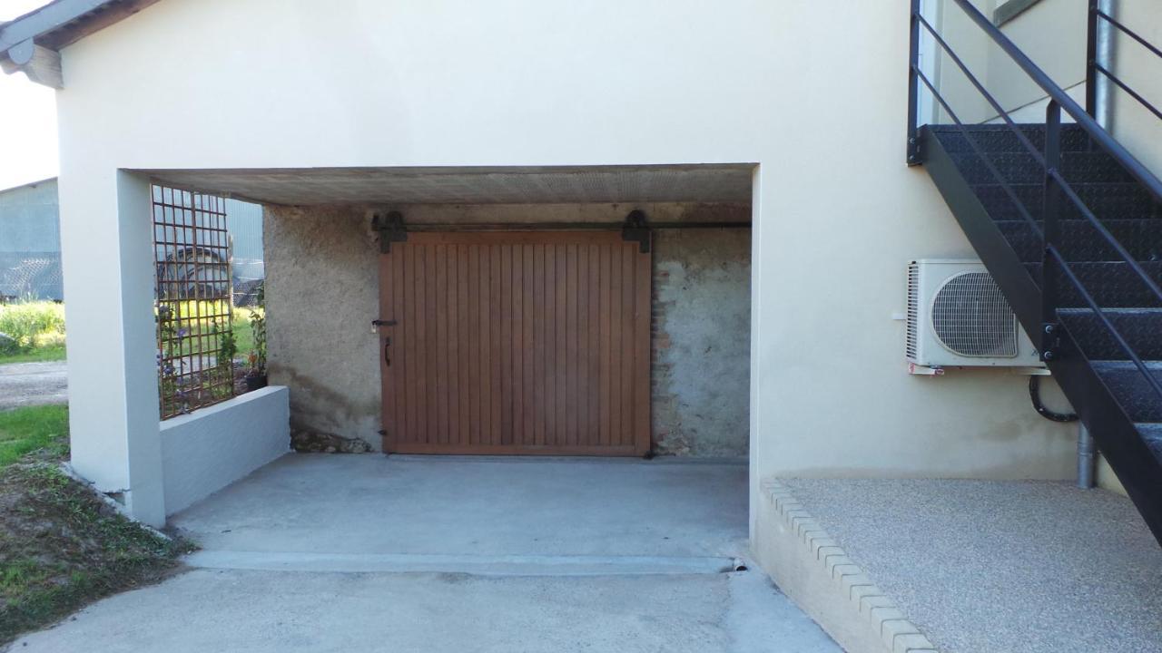 Chambre D'Hotes Mansardee Saint-Ouen-les-Vignes Exteriör bild