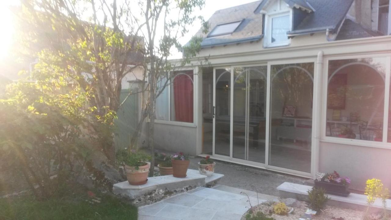 Chambre D'Hotes Mansardee Saint-Ouen-les-Vignes Exteriör bild
